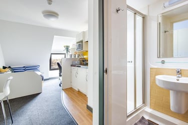 1 bed studio, Fulham Palace Road, Hammersmith, London, W69PA - Image 2